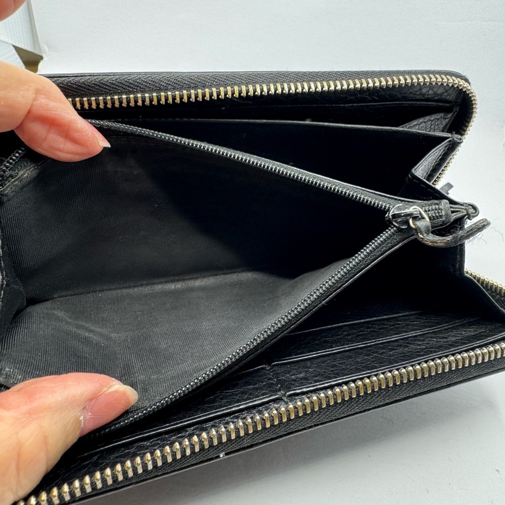 Gucci Pebbled Calfskin Soho Zip around Black Leather Wallet with Tassel 21341 - Picture 5 of 10